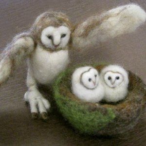 Pin felt animal, barn owl